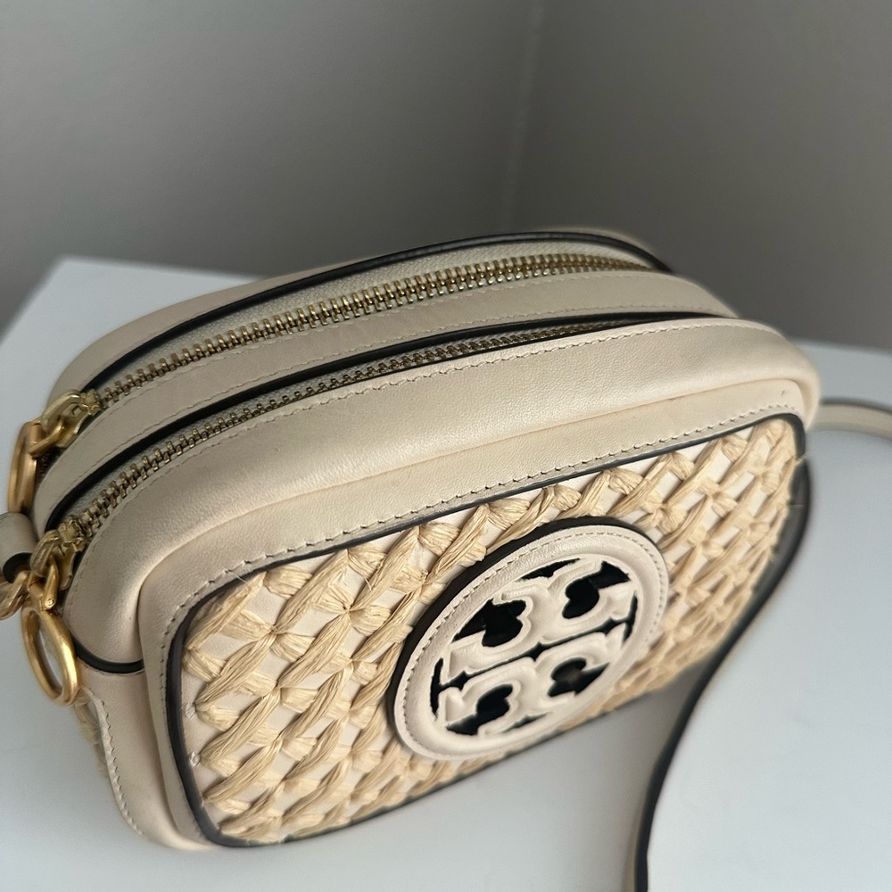 Tory Burch Cream Quilted Crossbody Bag with Gold Hardware - Picture 2 of 10